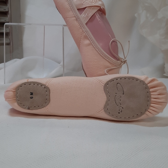 Child Capezio Sculpture ll Canvas Ballet Shoe - Picture 2 of 7